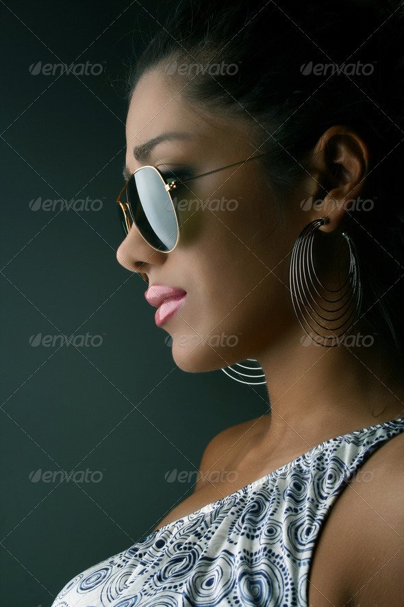  Fashionable woman with sunglasses 